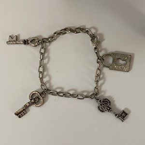 ✨Vintage Style Lock & Key Charm Bracelet✨
